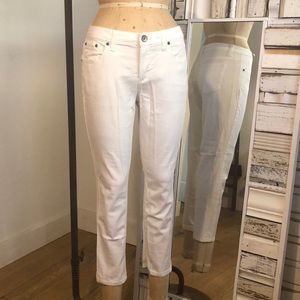 White cropped jeans. Size 6R.